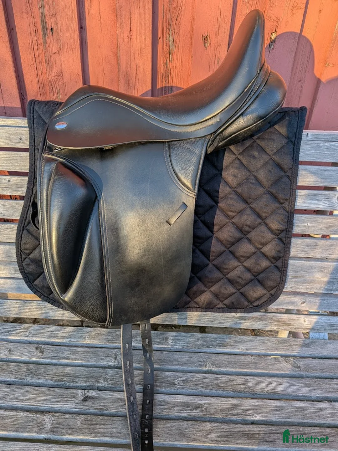 Sadlar hästutrustning till salu: Skön dressyrsadel i Akalla n.v. Stockholm i Kista - Annons 1