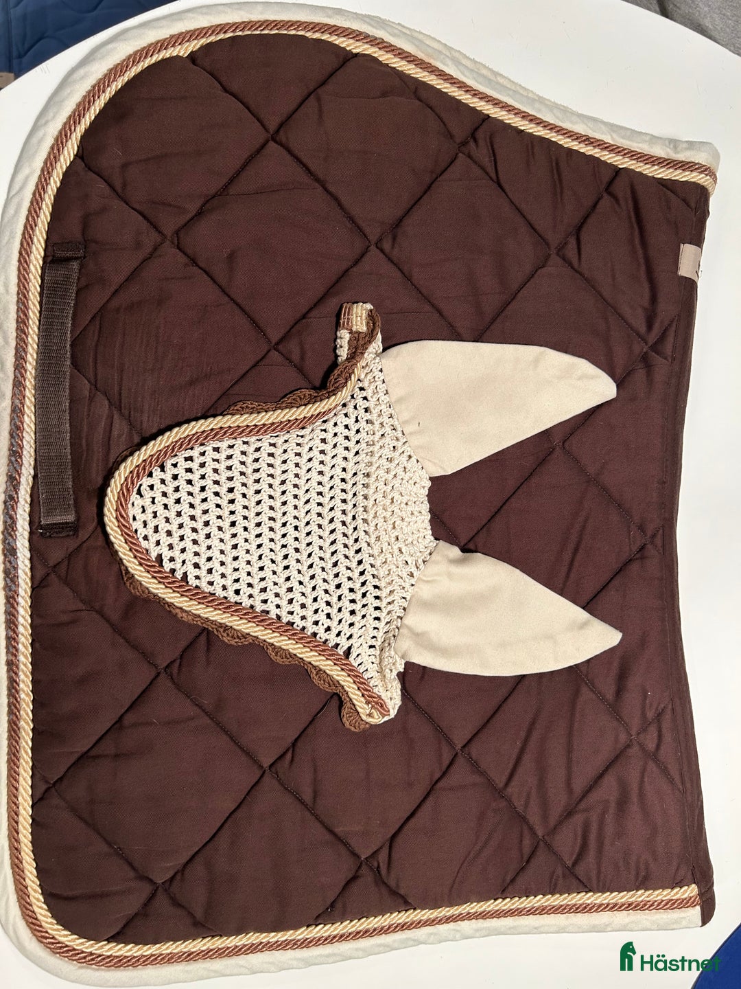 Schabrak & Vojlockar hästutrustning till salu: Schabrak och mössa i Knivsta - Annons 1