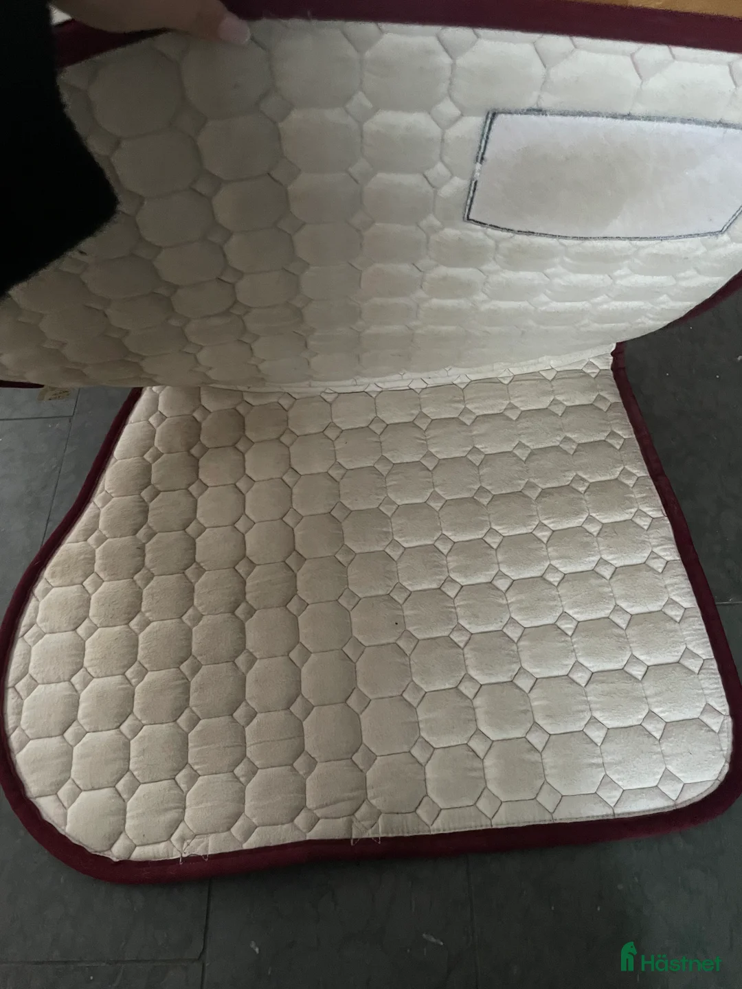 Schabrak & Vojlockar hästutrustning till salu: Jättefint Equline E-logga schabrak  i Saltsjöbaden - Annons 4