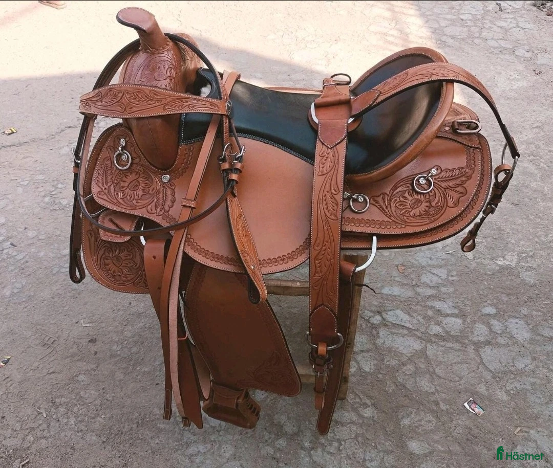 Sadlar hästutrustning Western sadel i läder i Kalix - Annons 1