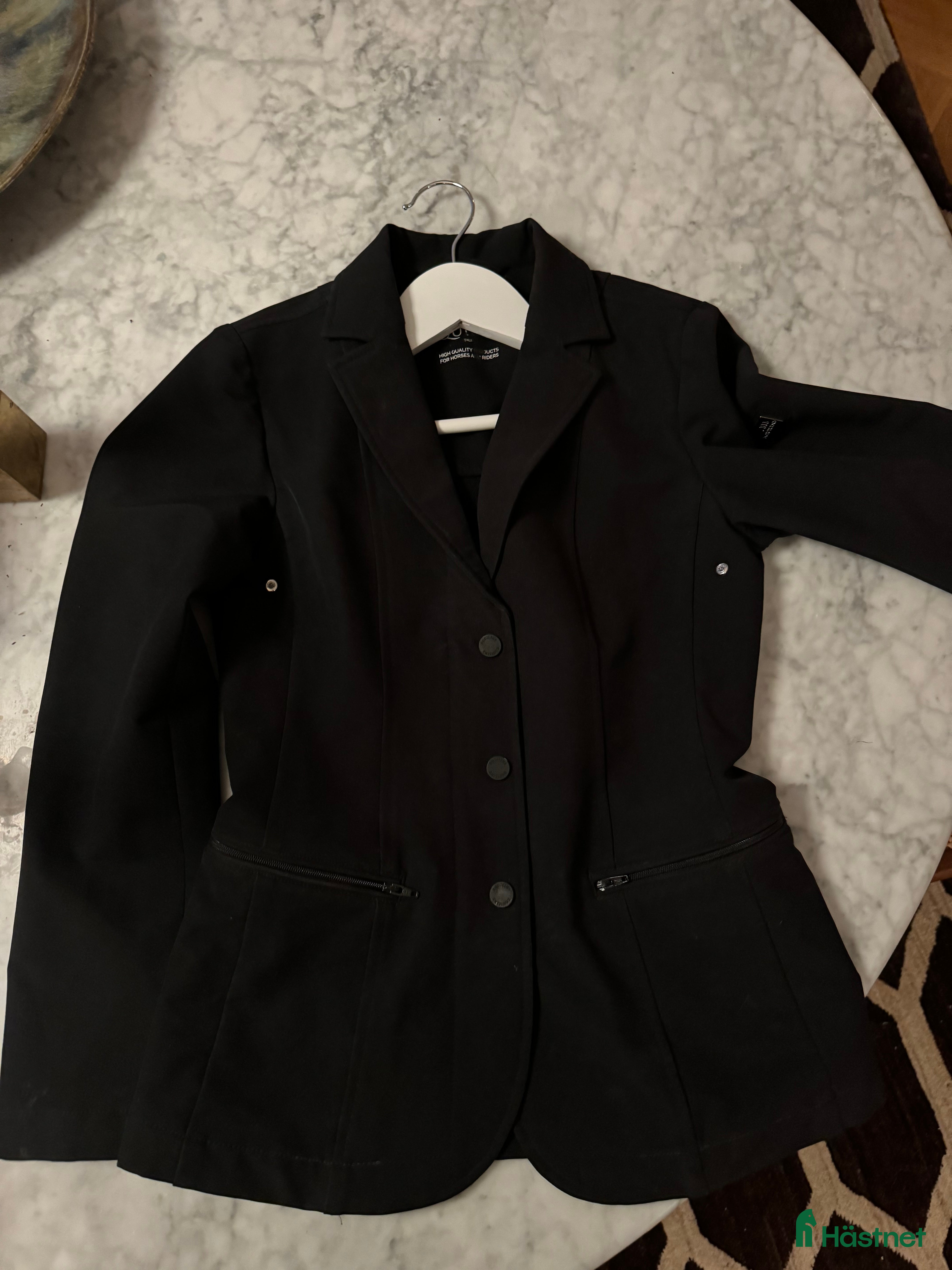 Jackor & Kavajer ryttarutrustning till salu: Equiline kavaj junior svart i Stockholm - Annons 2