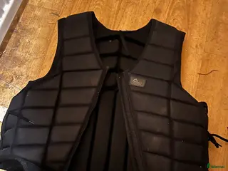 Säkerhetsvästar ryttarutrustning till salu: Västar i Göteborg - Annons 1