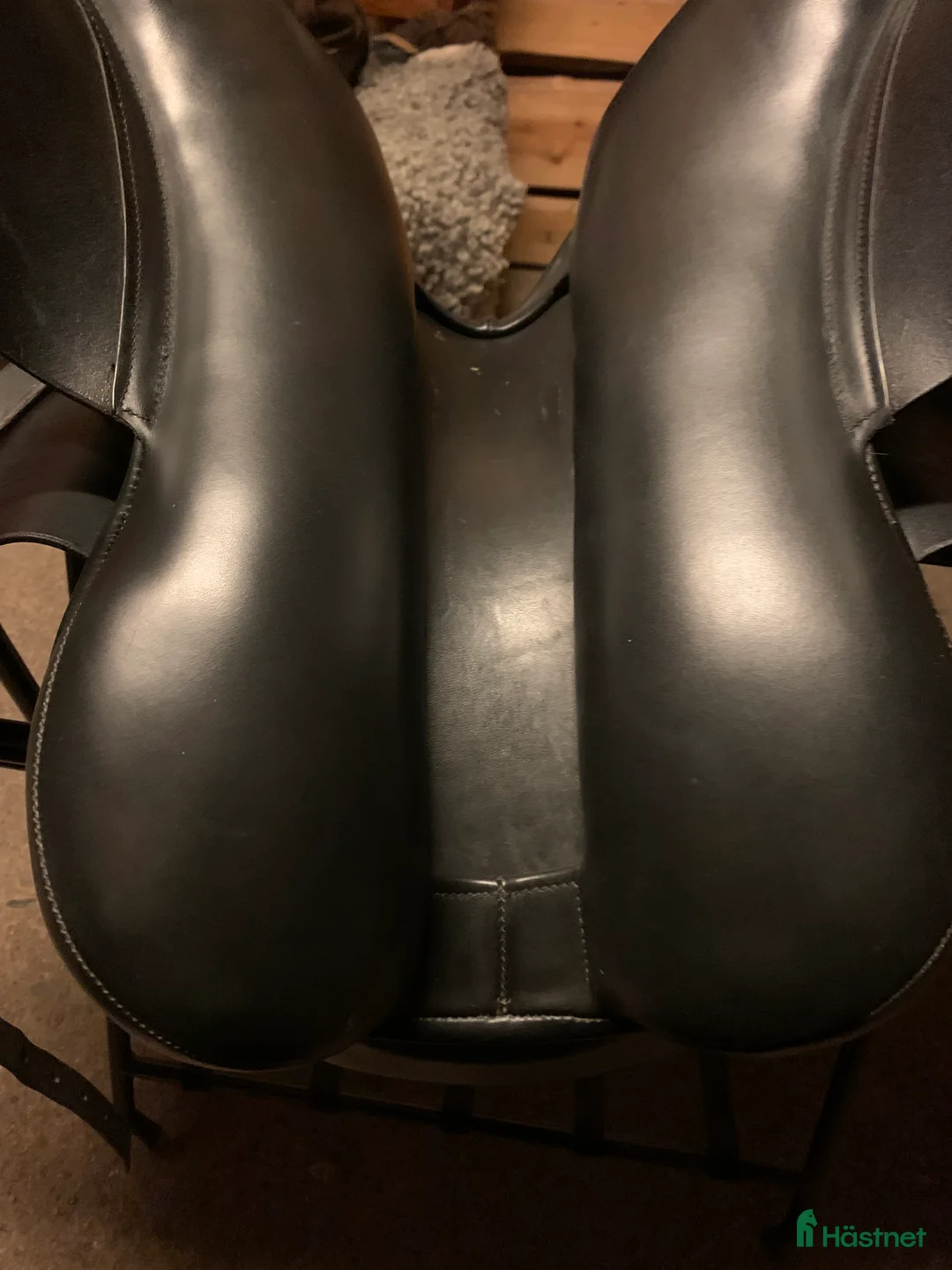 Sadlar hästutrustning till salu: FRANK BAINES Capriole dressyr 17”/MW *FRI FRAKT* - Annons 3