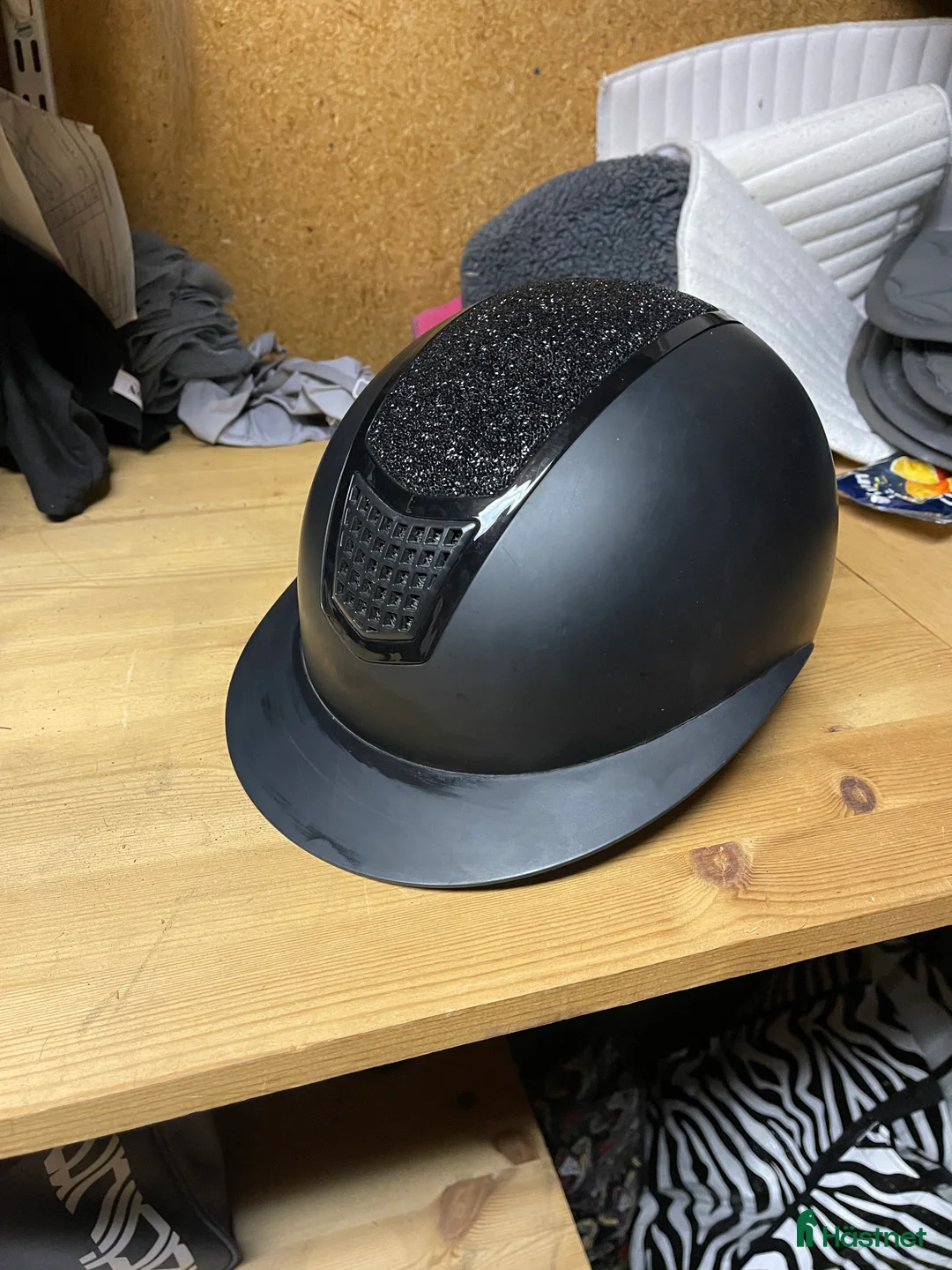 Hjälmar ryttarutrustning till salu: Charles owen & CRW hjälmar i Sundsvall - Annons 3