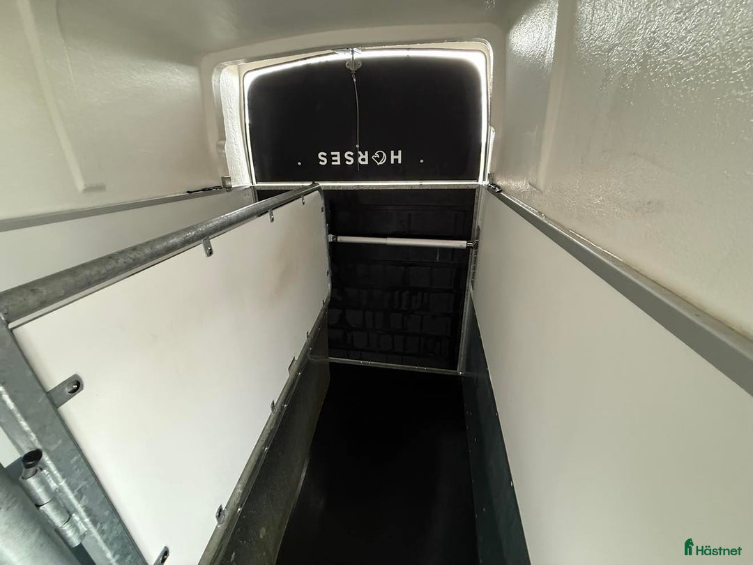 Hästtransporter  fordon & transport till salu: ROYAL XT HÄSTTRANSPORT  i Köping - Annons 8