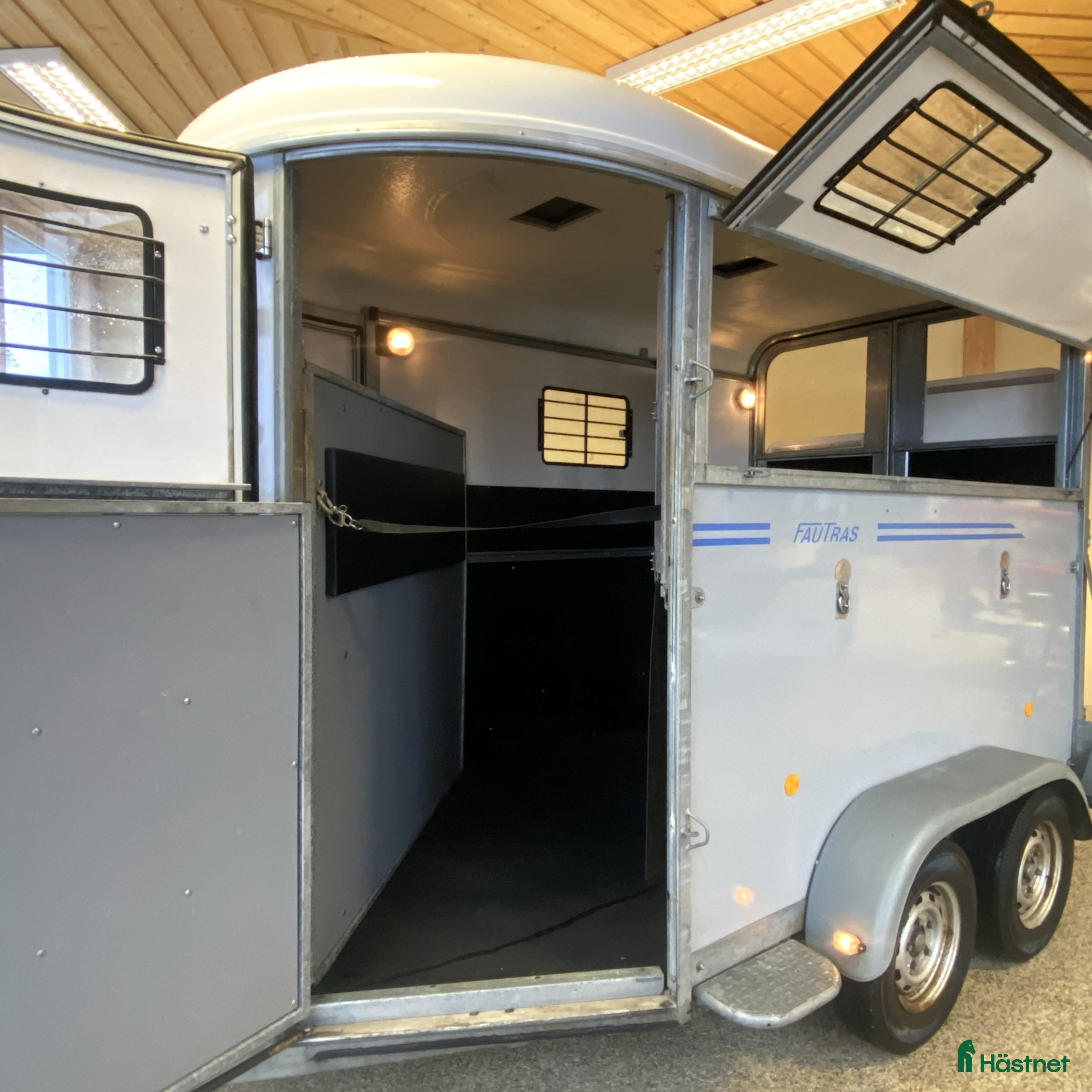 Hästtransporter  fordon & transport till salu: Lasta diagonalt stuterimodell- Fautras Oblic+2-18 i Kvicksund - Annons 4