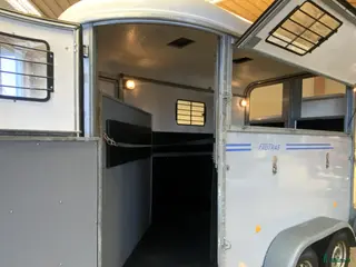 Hästtransporter fordon & transport till salu: Lasta diagonalt stuterimodell- Fautras Oblic+2-18 i Kvicksund - Annons 4