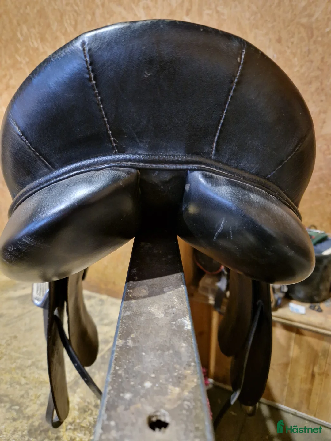 Sadlar hästutrustning till salu: Pampas allroundsadel vid 17" i Färjestaden - Annons 5