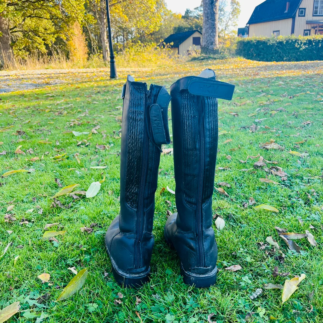 Ridstövlar ryttarutrustning till salu: Ett par vinterridstövlar från hkm! i Jät - Annons 4