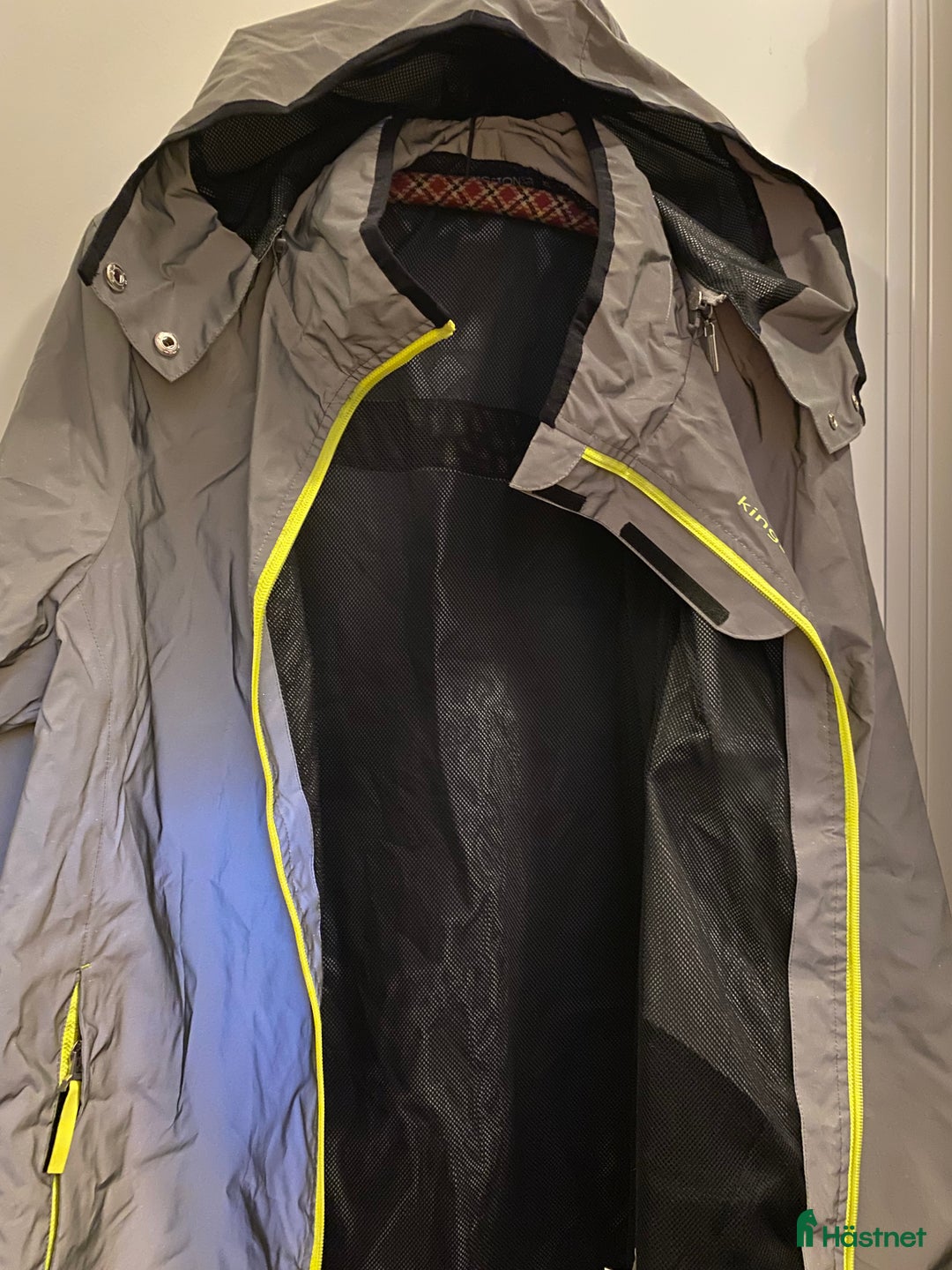 Jackor & Kavajer ryttarutrustning till salu: Praktisk reflexregnjacka i Klagshamn - Annons 3