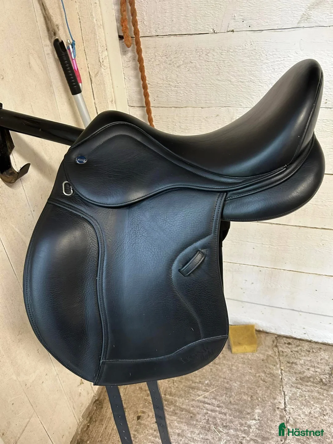 Sadlar hästutrustning till salu: Ikonic Ponny Light Hybrid 16” 2024 - Annons 1