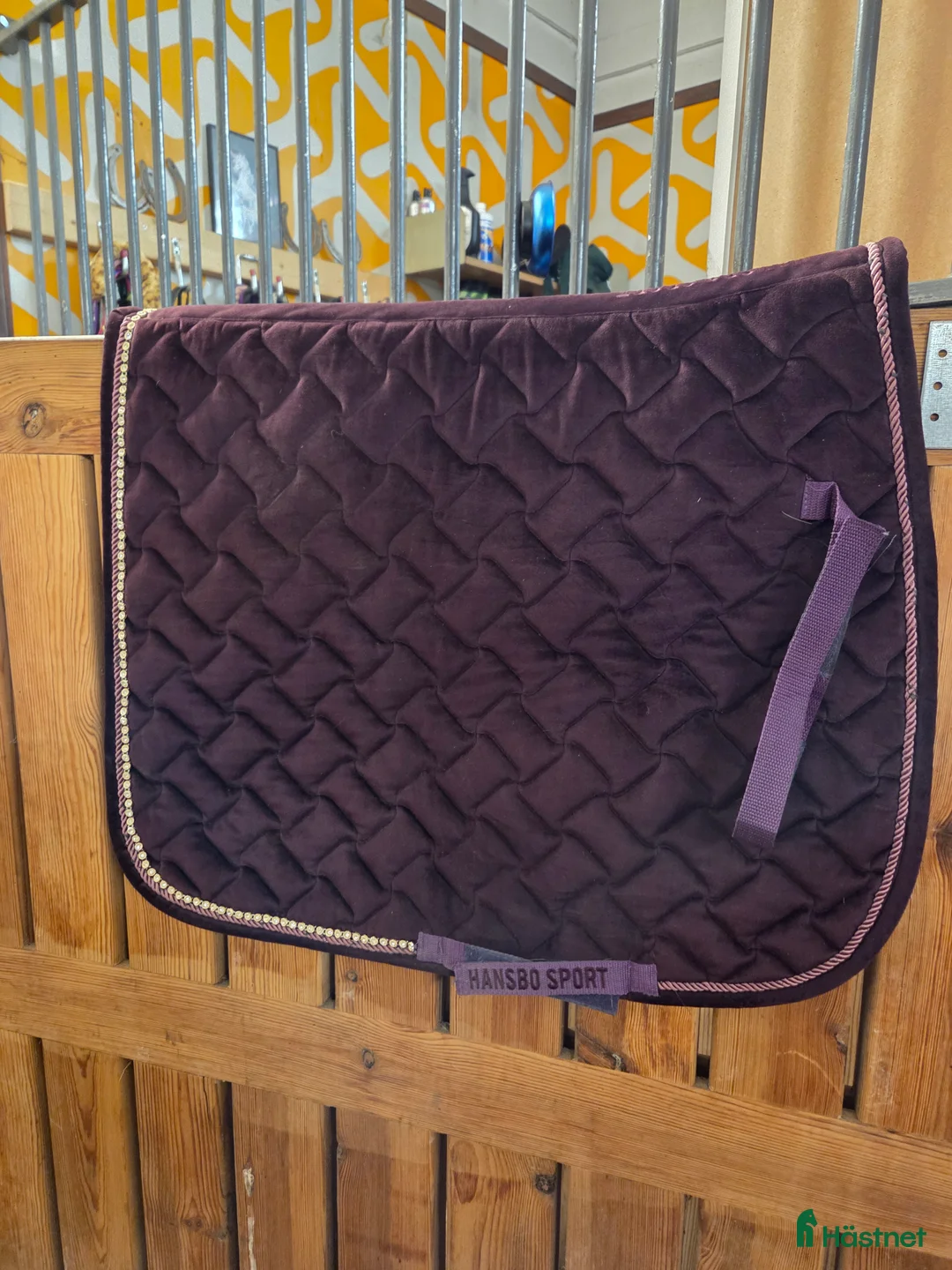 Schabrak & Vojlockar hästutrustning till salu: Hansbo dressyr schabrak 💜 i Ulrika - Annons 3