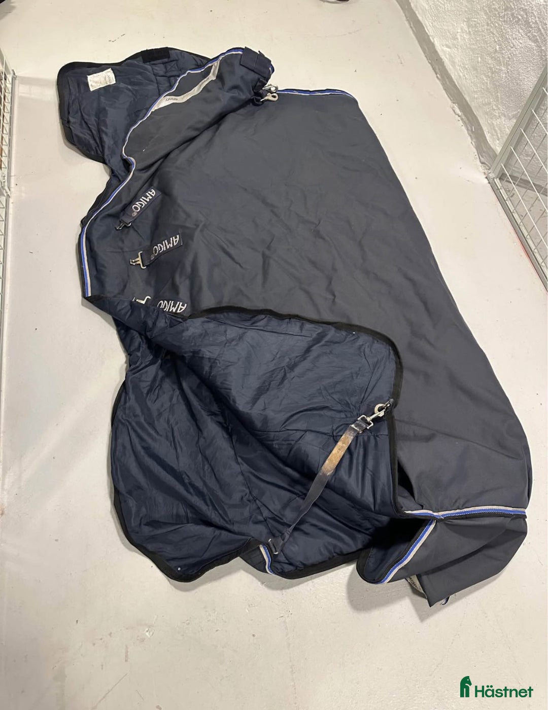 Täcken hästutrustning till salu: Horsewear 400g vintertäcke m hals i Helsingborg - Annons 1