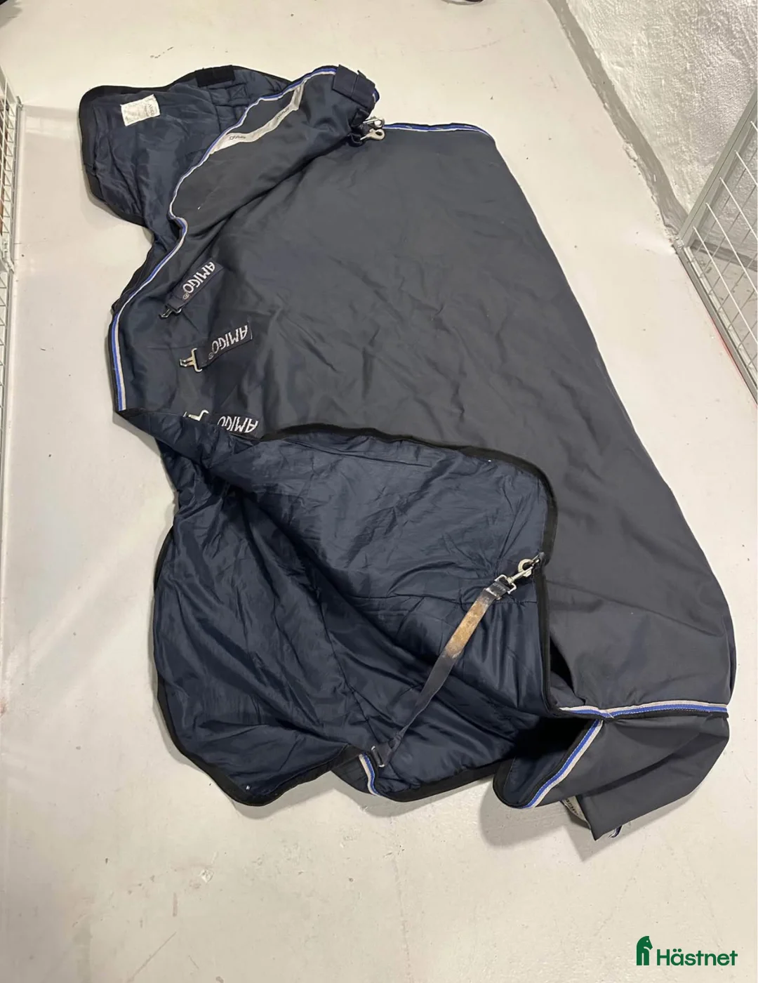 Täcken hästutrustning till salu: Horsewear 400g vintertäcke m hals i Helsingborg - Annons 1