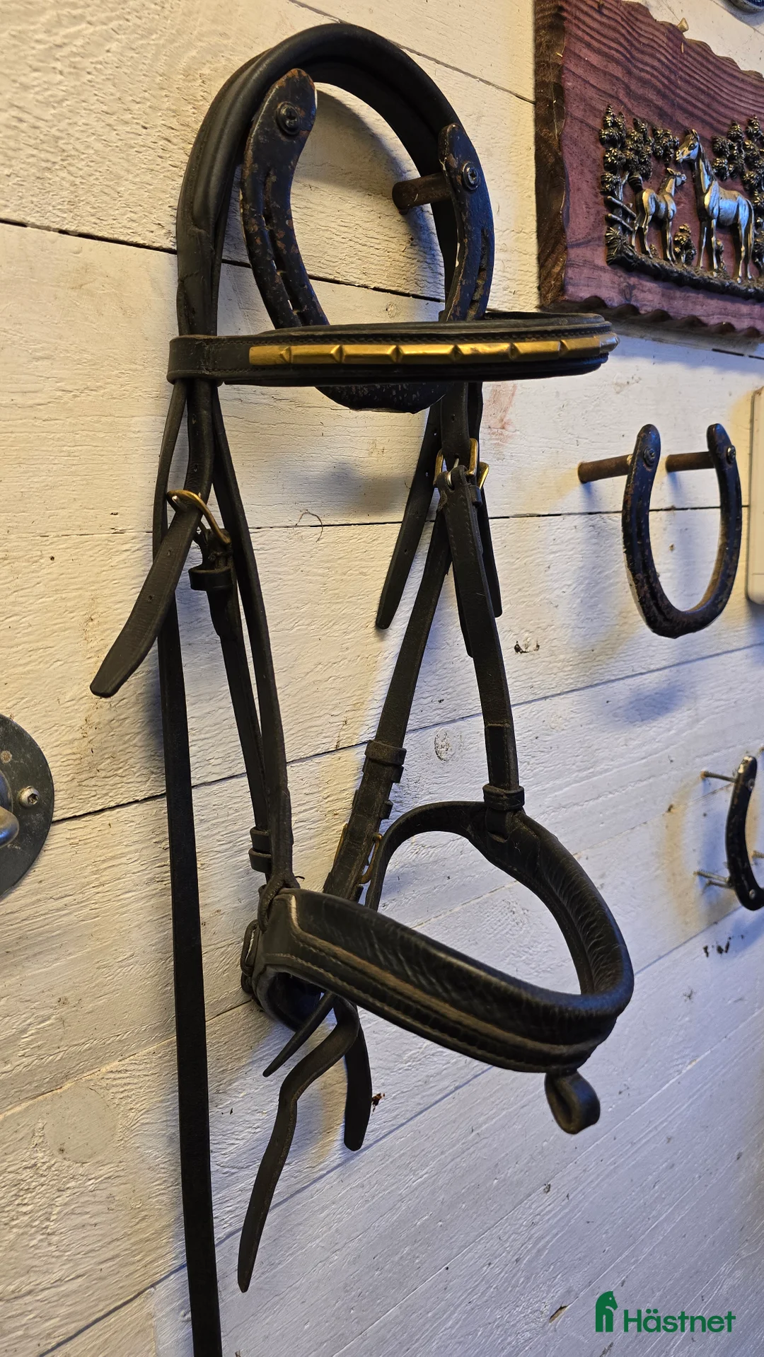 Träns hästutrustning till salu: Ett ponnyträns, samt ett i strl full. Frakt ingår - Annons 1