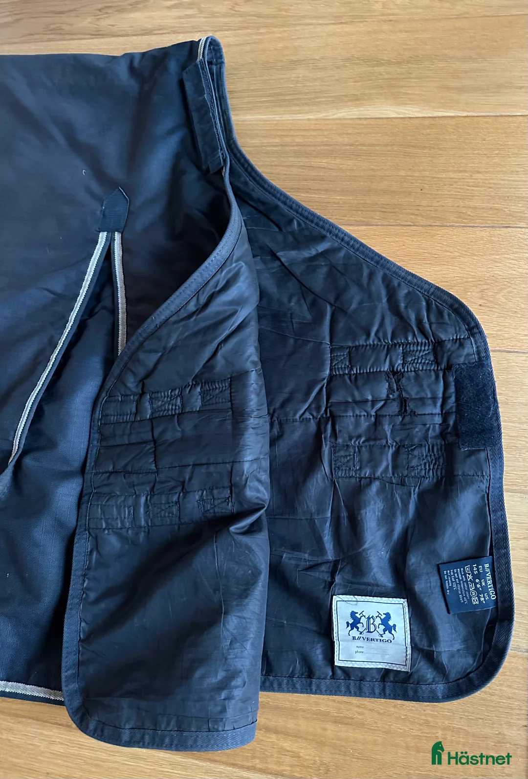 Täcken hästutrustning till salu: Vintertäcke avtagbar hals 400g i Perstorp - Annons 3