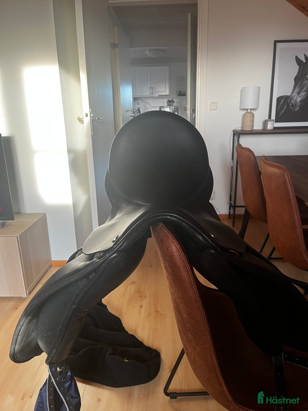 Sadlar hästutrustning till salu: Dressyr sadel i Tystberga - Annons 3