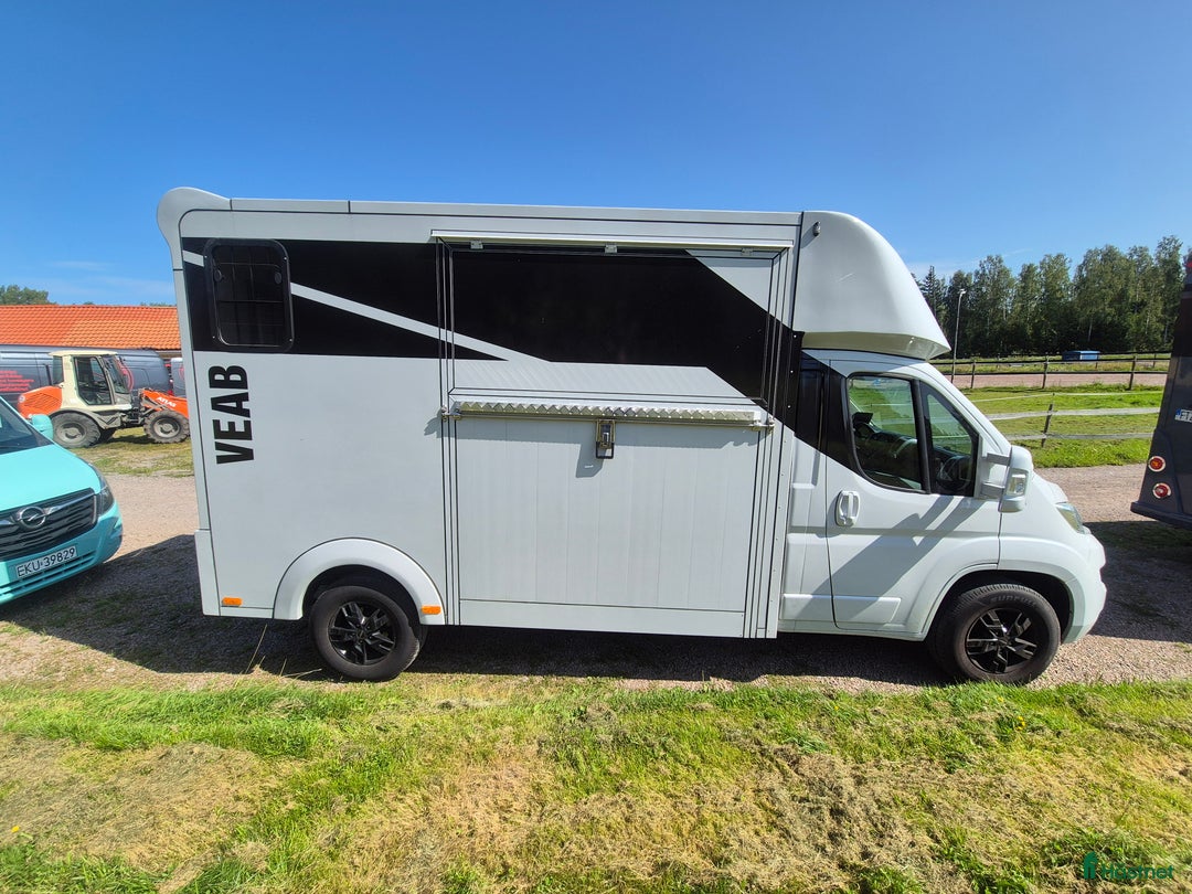 Hästlastbilar  fordon & transport till salu: Bkortsbuss under 6m foderbord i Falun - Annons 4