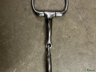 Bett hästutrustning till salu: Bombers bett tvådelat i 11,0 i Täby - Annons 3