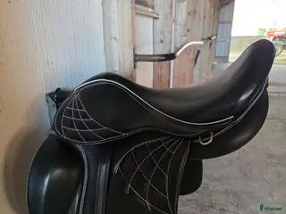 Sadlar hästutrustning En väldigt fin Taur Spider sadel - Annons 4