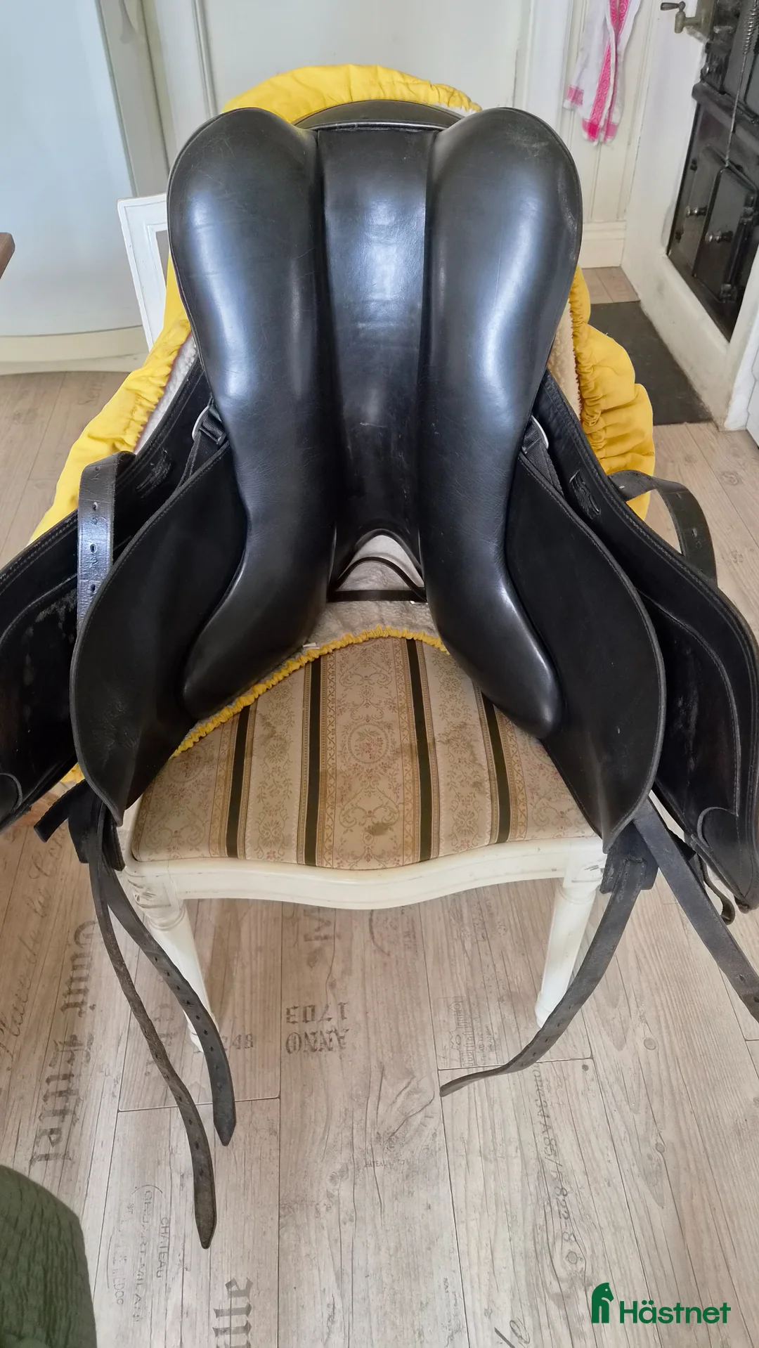 Sadlar hästutrustning till salu: Jätte skön schleese dressyr sadel  - Annons 1