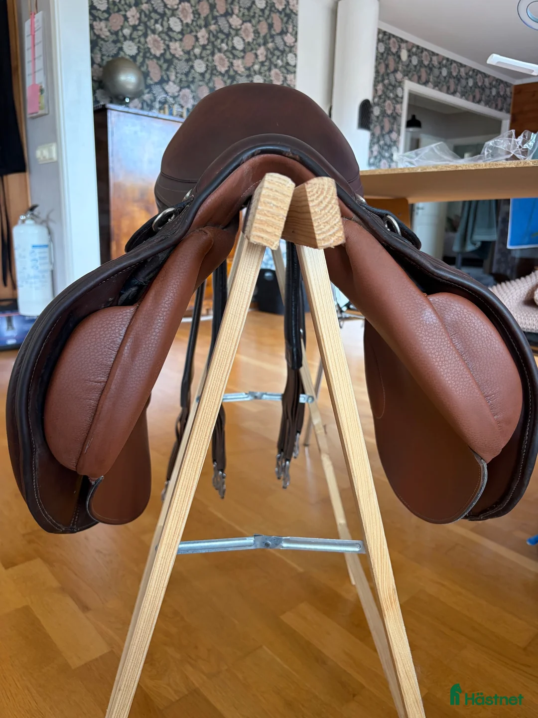 Sadlar hästutrustning till salu: Brun Santa Line ponnysadel, 16” - Annons 2