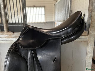 Sadlar hästutrustning till salu: Hoppsadel Tattersal i Landsbro - Annons 1