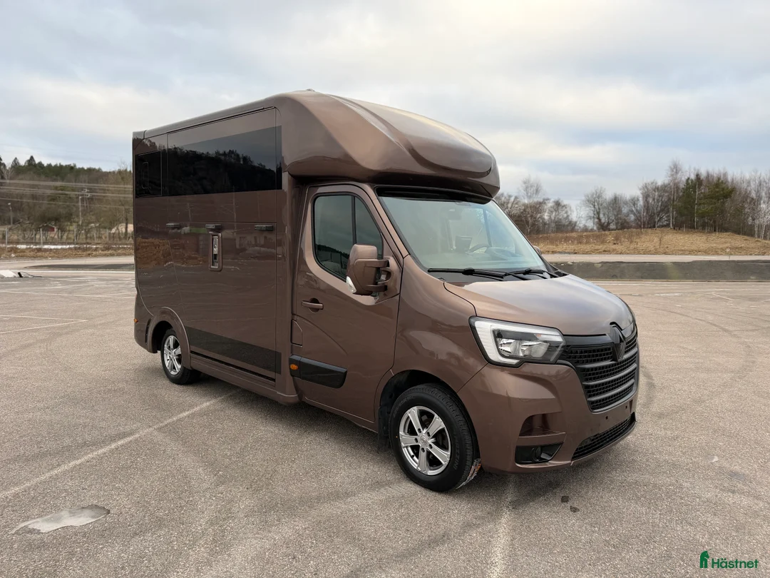 Hästlastbilar  fordon & transport till salu: Nybyggd Hästbuss med V-Galler i Partille - Annons 1