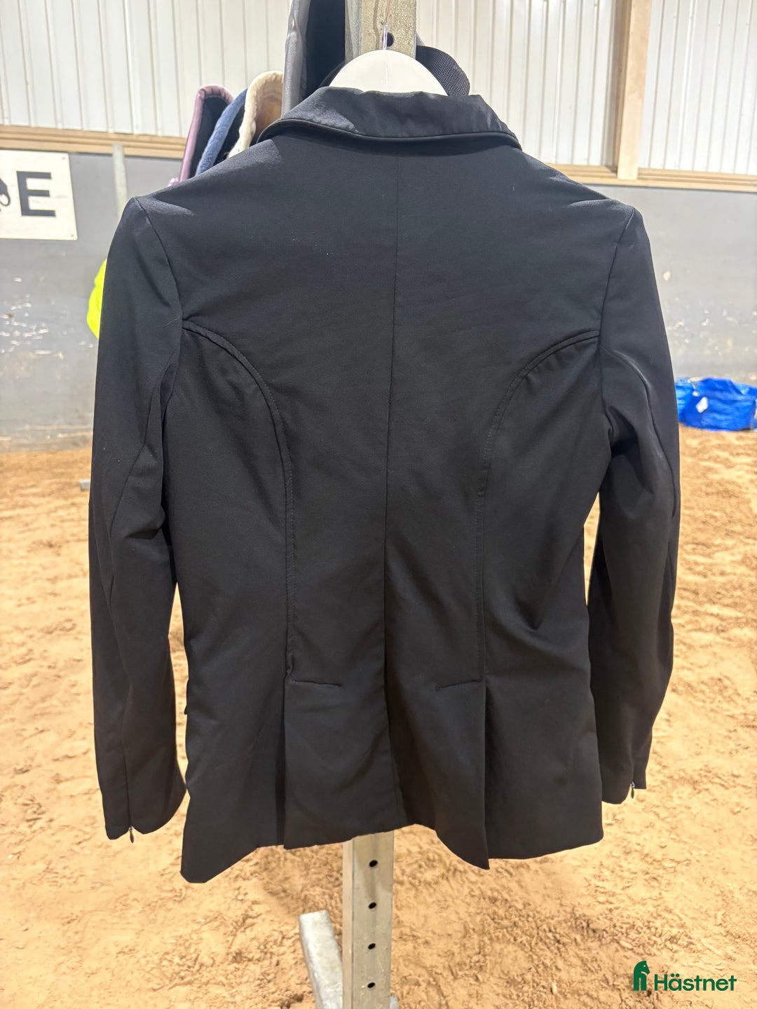 Jackor & Kavajer ryttarutrustning till salu: Kavaj jacson  i Lidköping - Annons 2