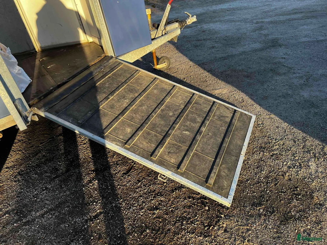 Hästtransporter  fordon & transport till salu: Fronturlastning - Annons 2