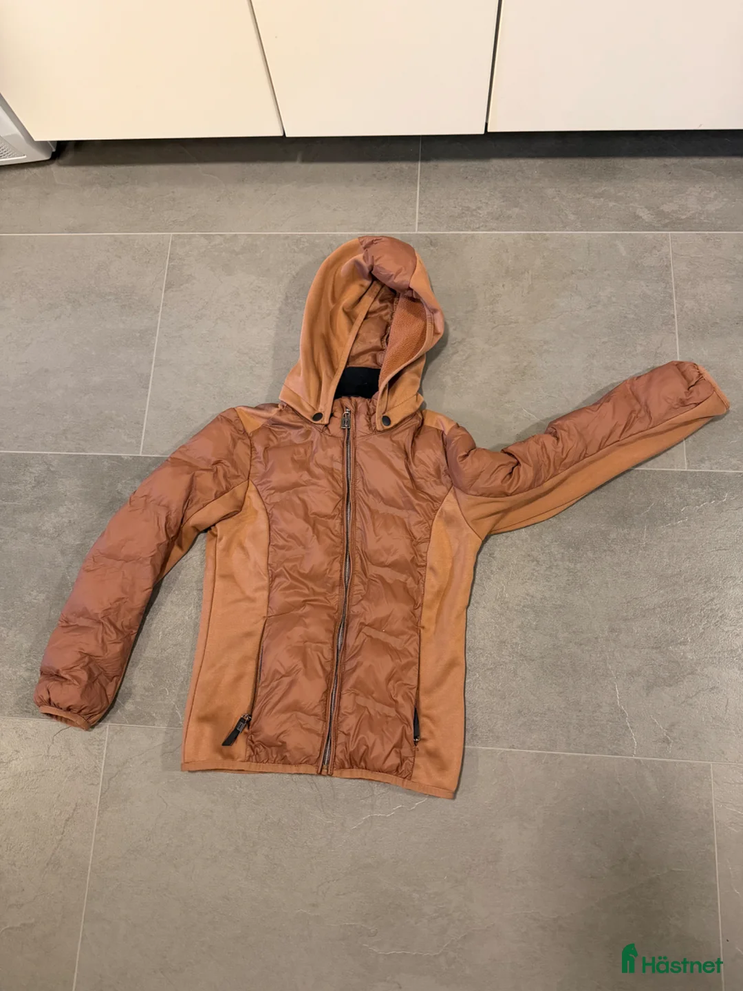 Jackor & Kavajer ryttarutrustning till salu: Jackor och västar  - Annons 1