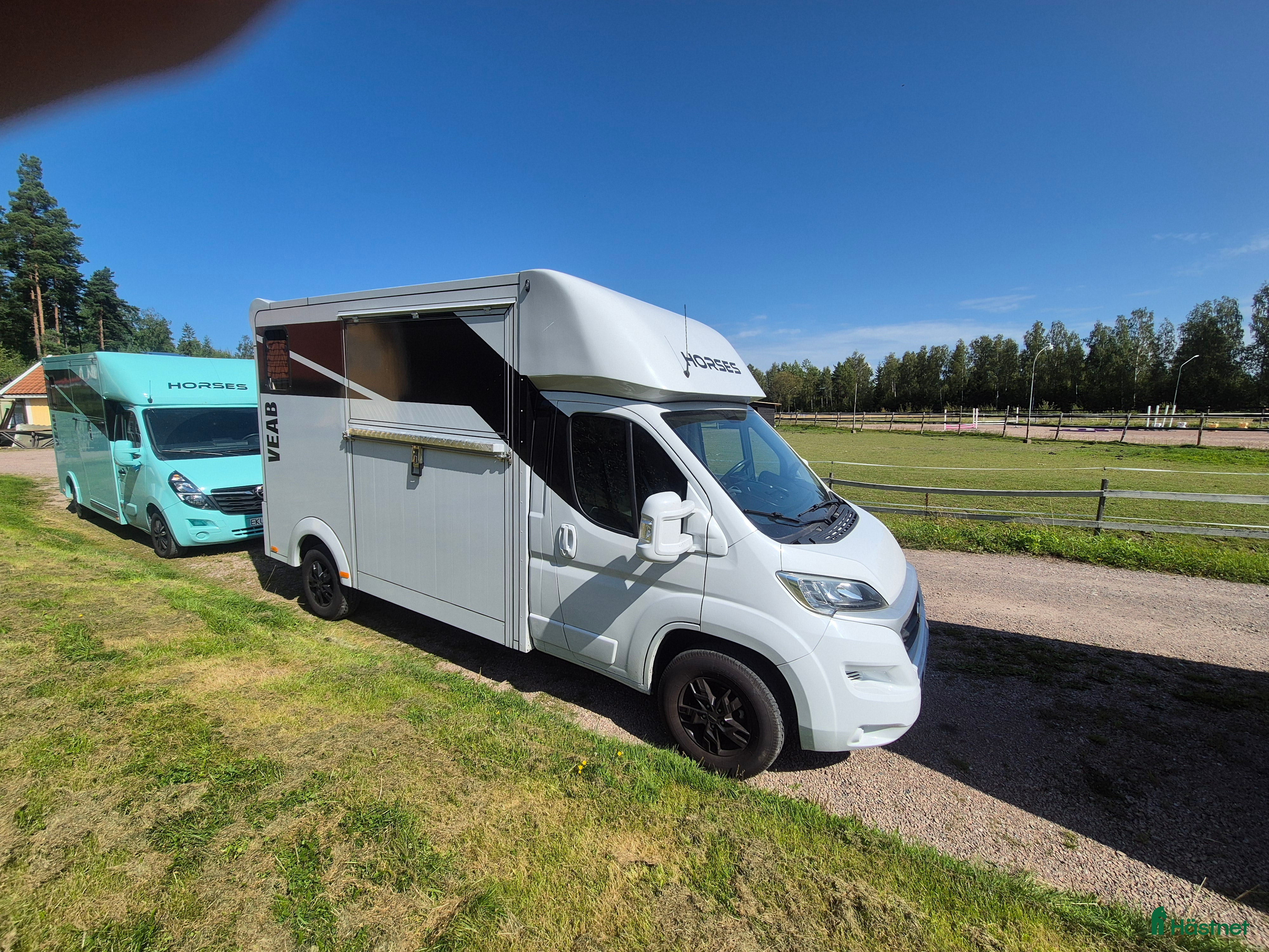 Hästlastbilar  fordon &amp; transport till salu: Bkortsbuss under 6m foderbord i Falun - Annons 2