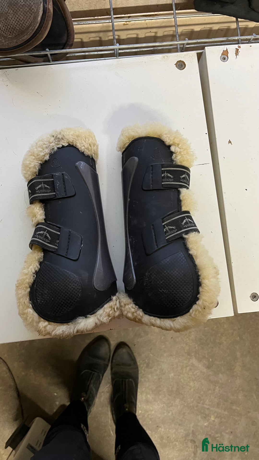 Benskydd hästutrustning till salu: Fina fluff verdus skydd! i Sjuntorp - Annons 3