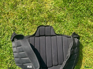 Säkerhetsvästar ryttarutrustning till salu: Säkerhetsväst XS i Uppsala - Annons 1