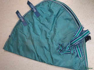 Täcken hästutrustning till salu: Halstäcke i Veddige - Annons 2