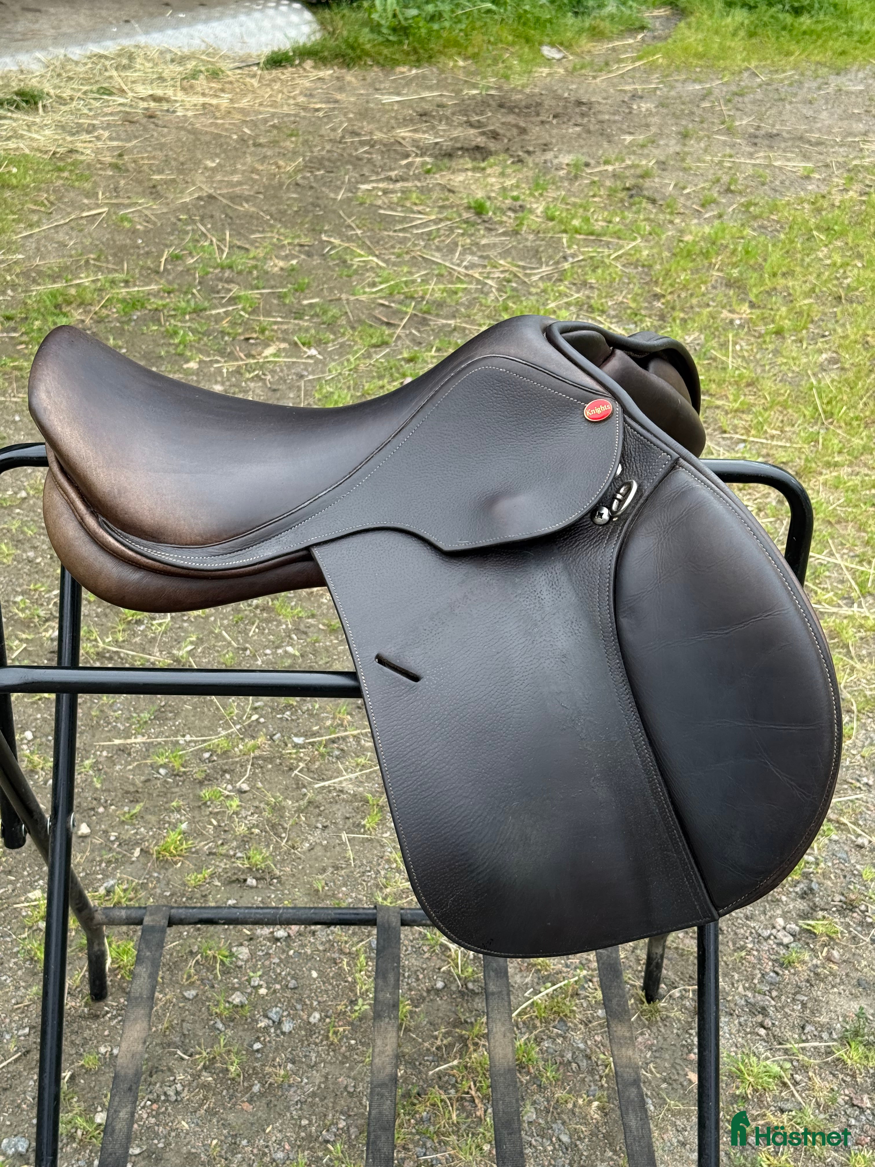 Sadlar hästutrustning till salu: Jätte fin sadel till salu i Fjärås - Annons 2