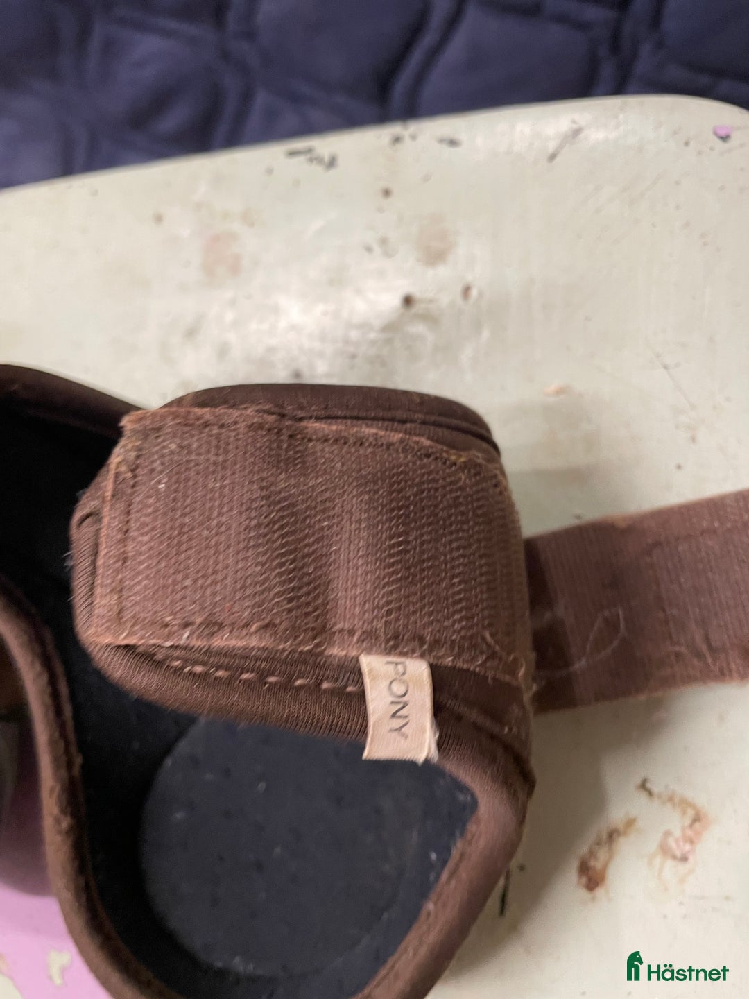 Benskydd hästutrustning till salu: Säljer dessa bakskydd från Equipert i Norrtälje - Annons 3