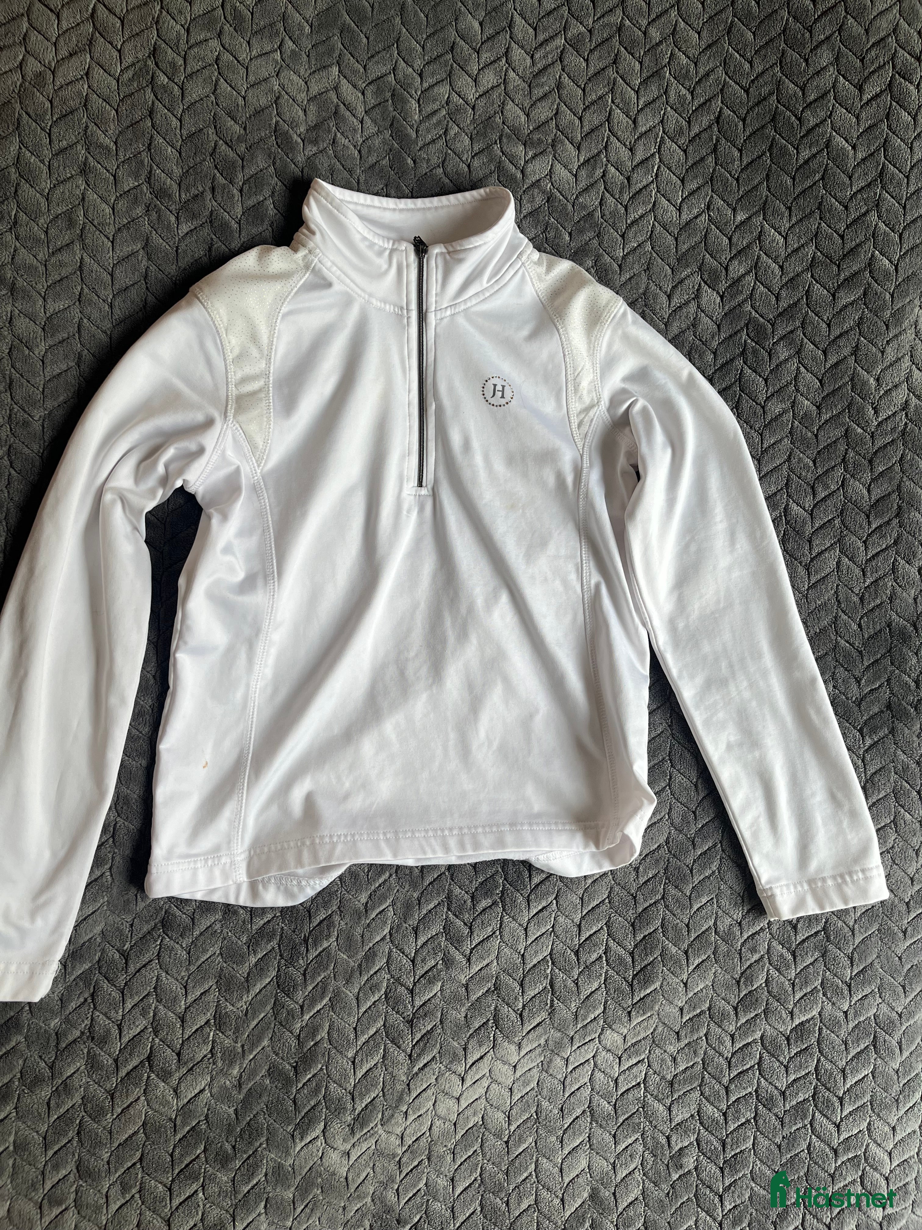 Övrigt Ridkläder ryttarutrustning till salu: Vit ridtröja  - Annons 20