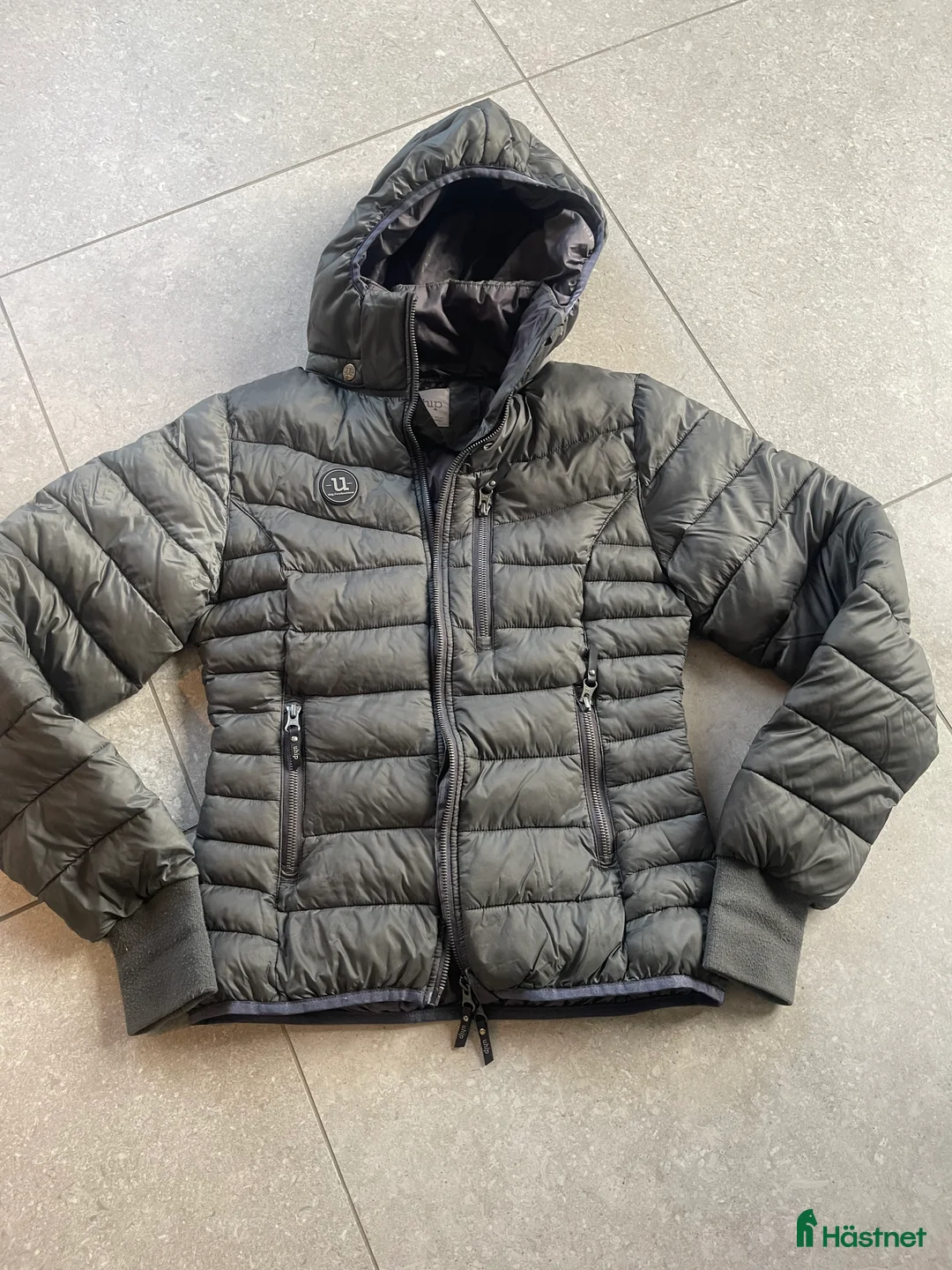 Jackor & Kavajer ryttarutrustning till salu: Uhip dunjacka 36 - Annons 1