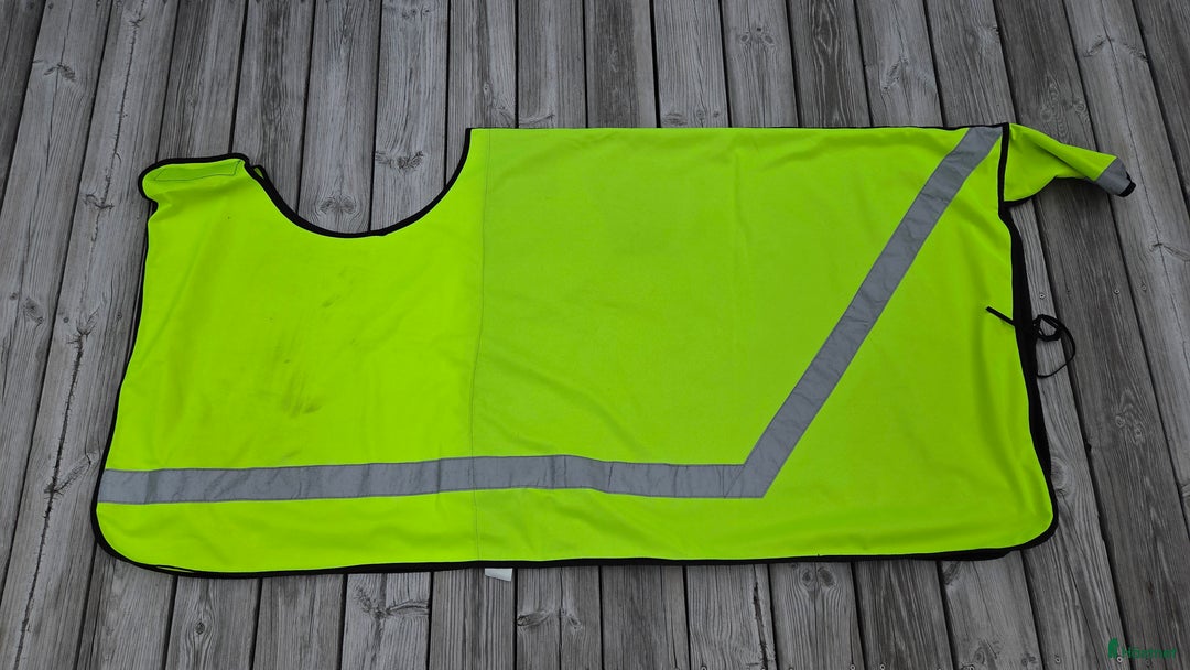 Täcken hästutrustning till salu: Ridreflextäcke i Växjö - Annons 1