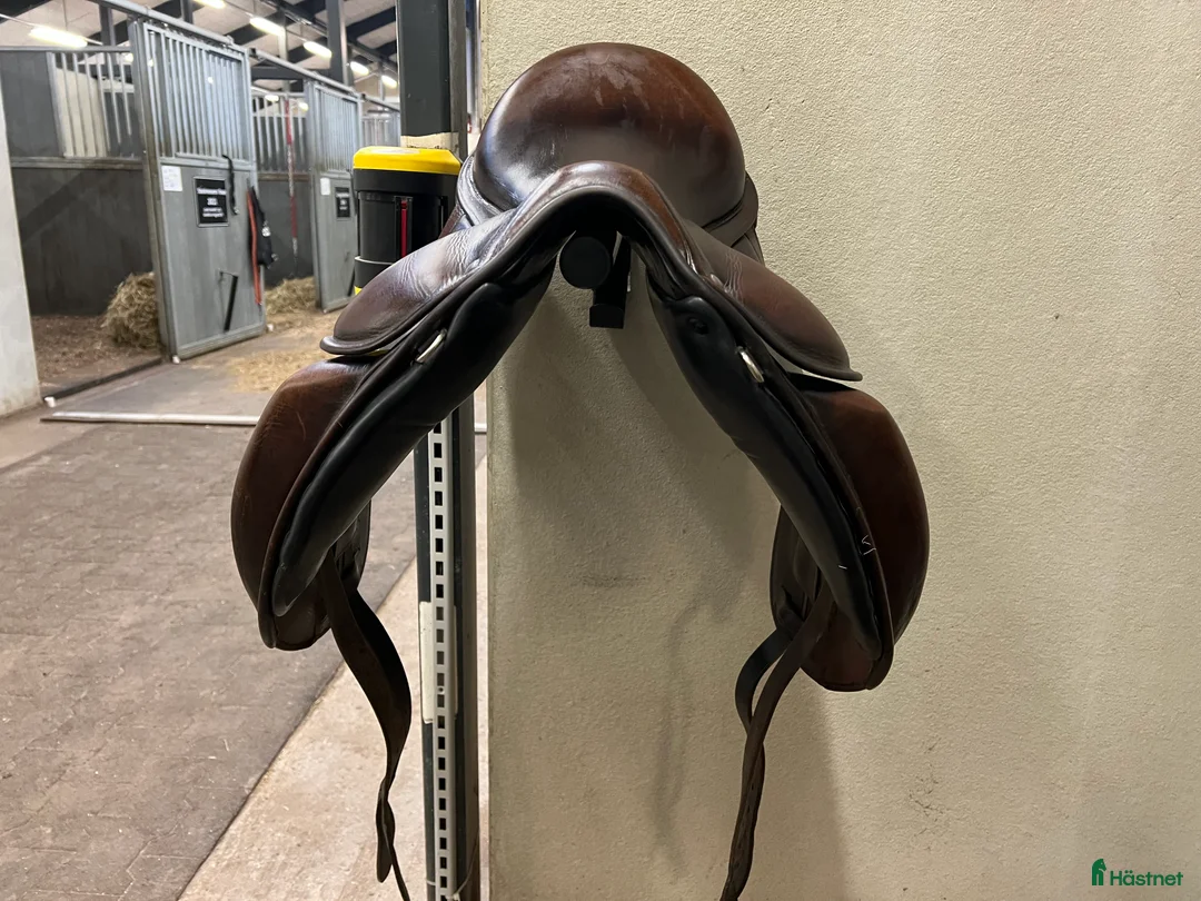 Sadlar hästutrustning till salu: Childeric DI 18” i Hölö - Annons 4