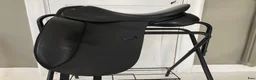 Sadlar hästutrustning till salu: Princeville dressyrsadel  - Annons 1