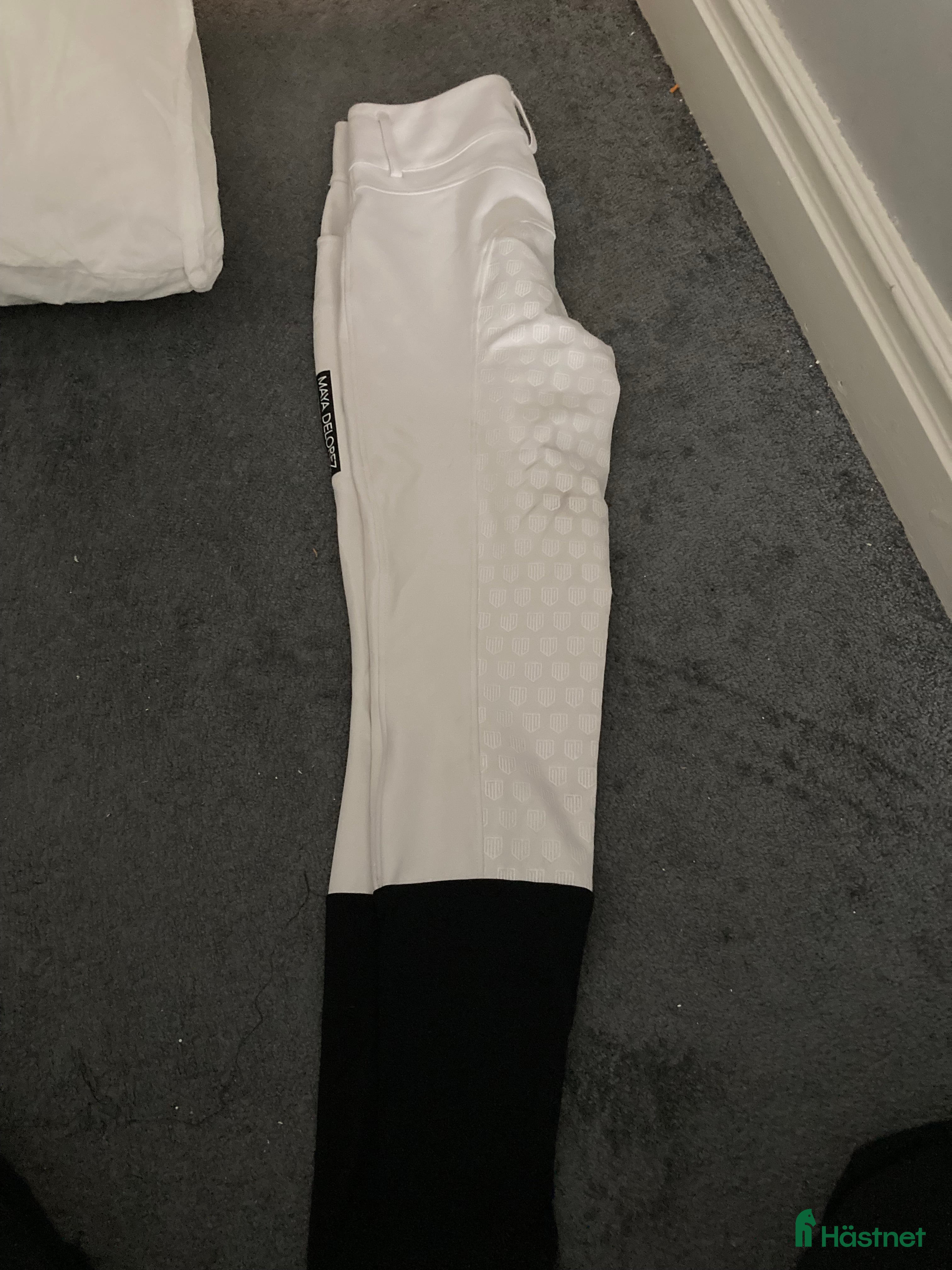Ridbyxor ryttarutrustning till salu:  Vita Tävlings byxor/ Maya delorez  i Alnö - Annons 4