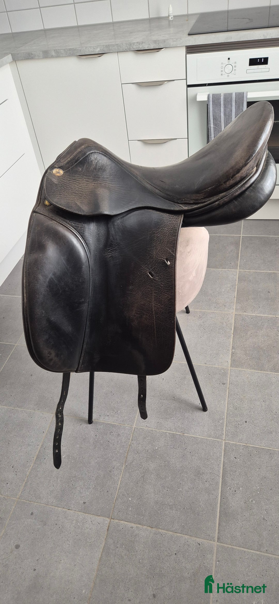 Sadlar hästutrustning till salu: Prestige dressyrsadel 17' i Anderslöv - Annons 1