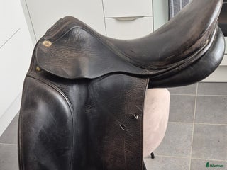 Sadlar hästutrustning till salu: Prestige dressyrsadel 17' i Anderslöv - Annons 1