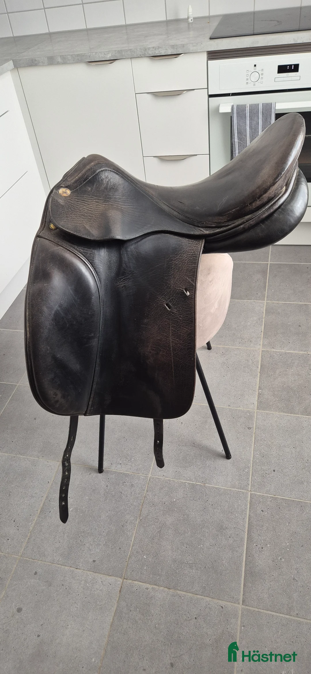 Sadlar hästutrustning till salu: Prestige dressyrsadel 17' i Anderslöv - Annons 1