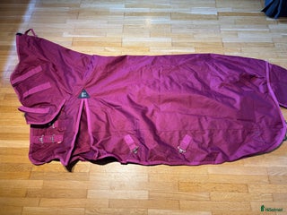 Täcken hästutrustning till salu: Rosa Täcken strl 135 i Sandviken - Annons 1