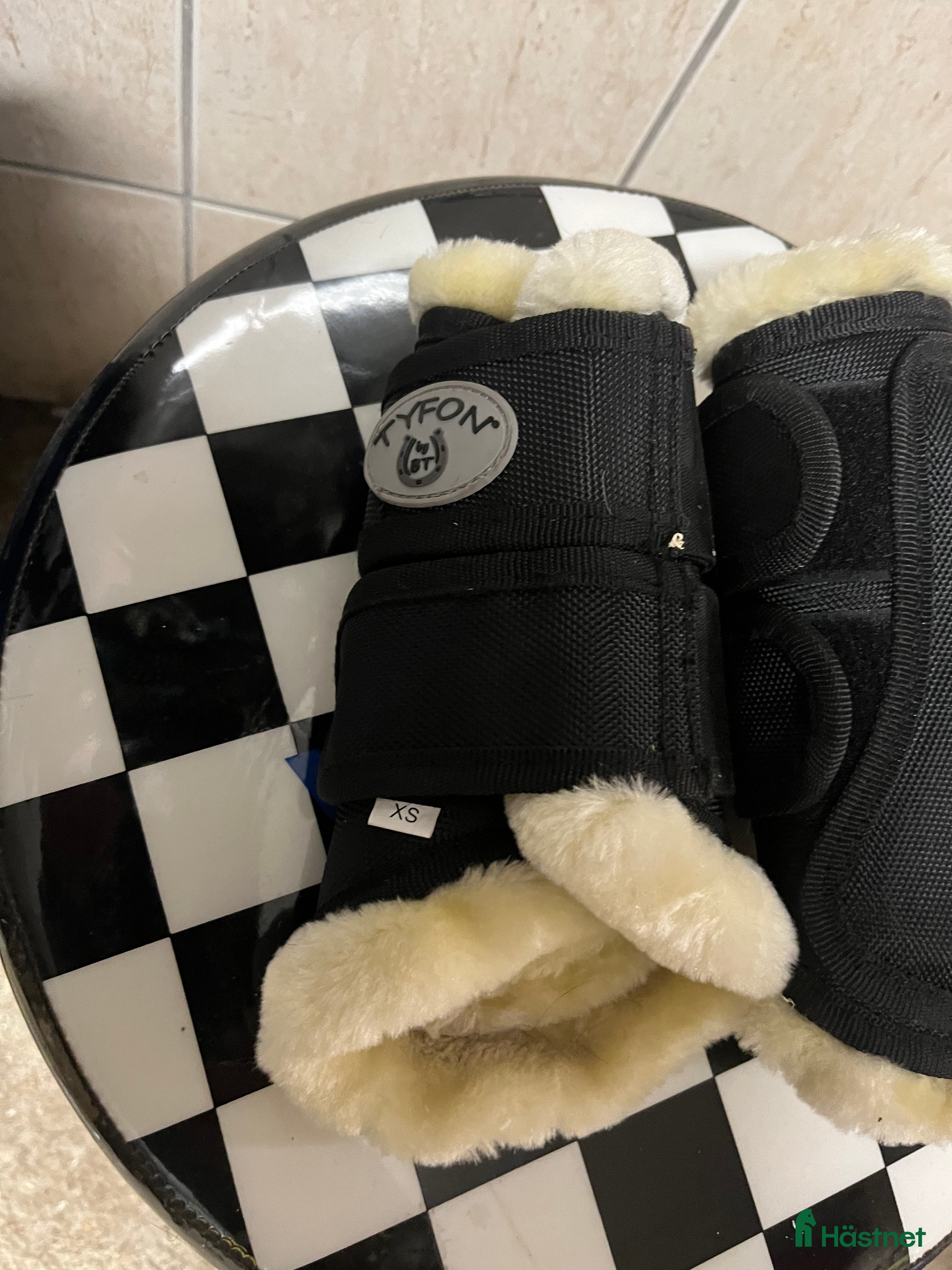 Benskydd hästutrustning till salu: Benskydd med fluff i Vikbolandet - Annons 12