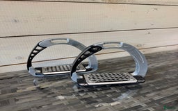 Stigbyglar hästutrustning till salu: Stigbyglar från Tech och Acavallo i Forshaga - Bild 7