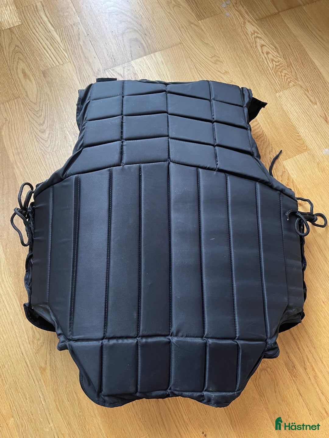 Säkerhetsvästar ryttarutrustning till salu: Säljer min ridväst i Trollhättan - Annons 2